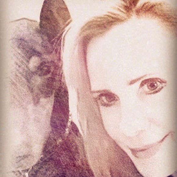 Meet your Posher, Jennifer - Picture 1 of 1